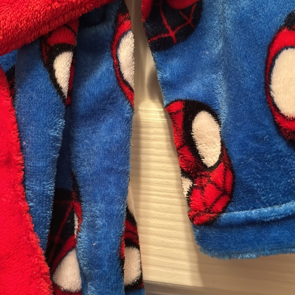 Marvel Spider-Man Robe - Picture 3 of 4
